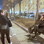Powiększ zdjęcie Wieczorny spacer po Częstochowie. Na ławeczce z M. Perepeczką 