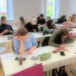 Powiększ zdjęcie Studenci Uniwersytetu Śląskiego podczas indywidualnych zajęć (Erasmus 2023 Republika Czeska)